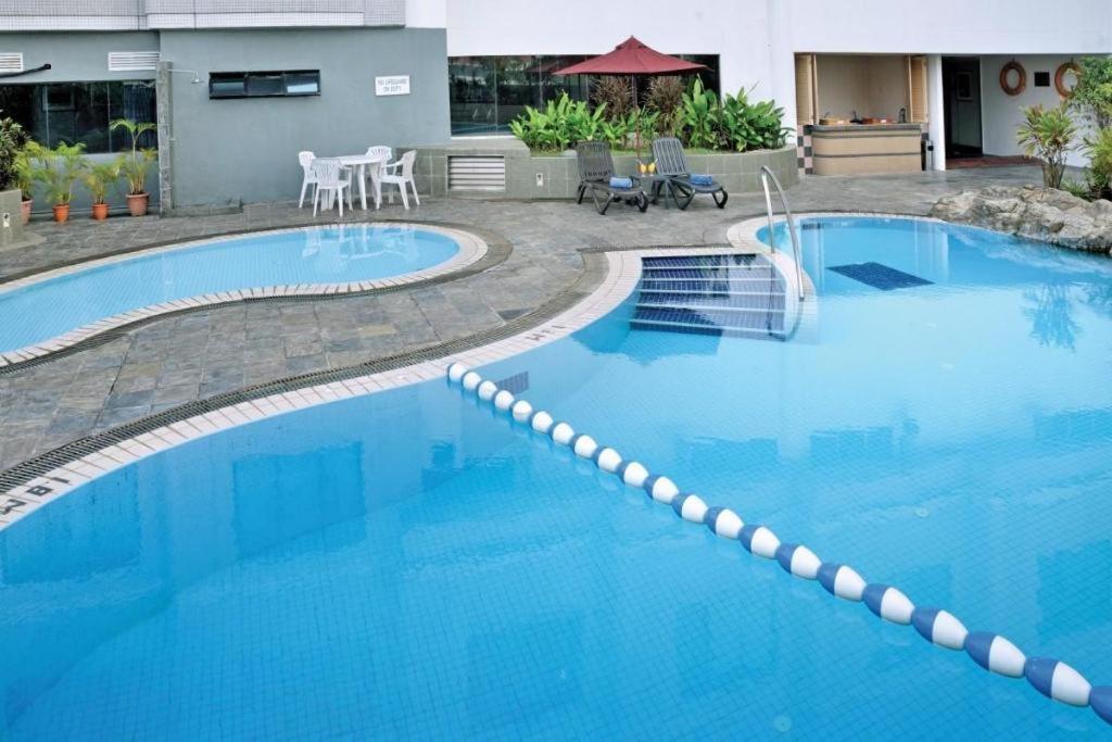 Hotel Royal Penang Джордж Таун Екстериор снимка