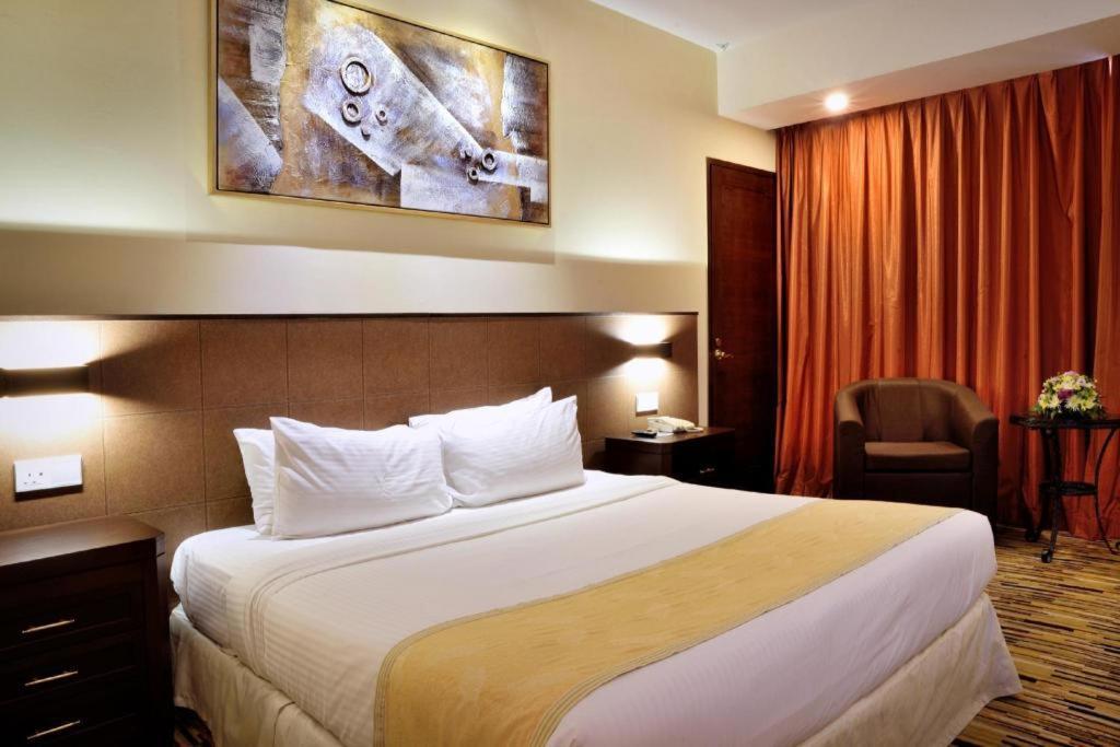 Hotel Royal Penang Джордж Таун Екстериор снимка