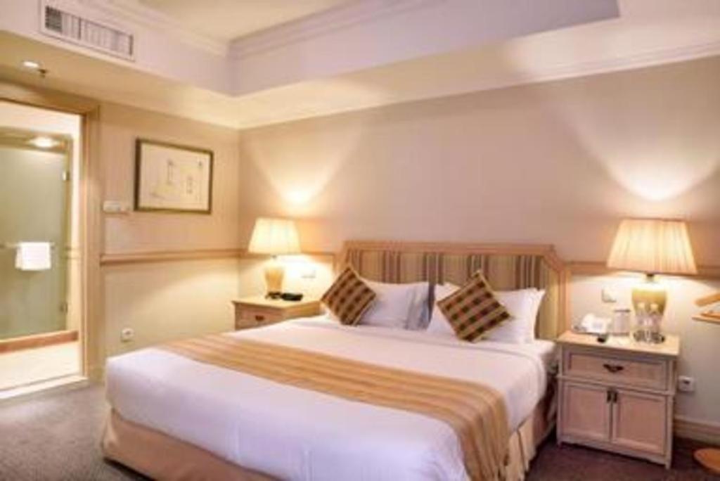 Hotel Royal Penang Джордж Таун Екстериор снимка