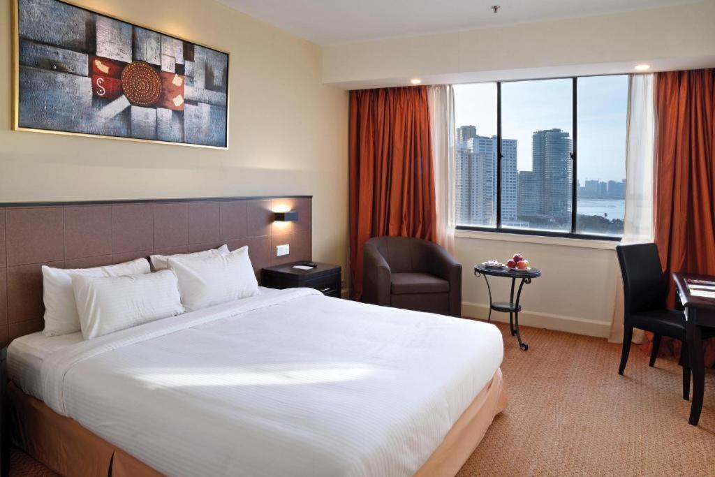 Hotel Royal Penang Джордж Таун Екстериор снимка