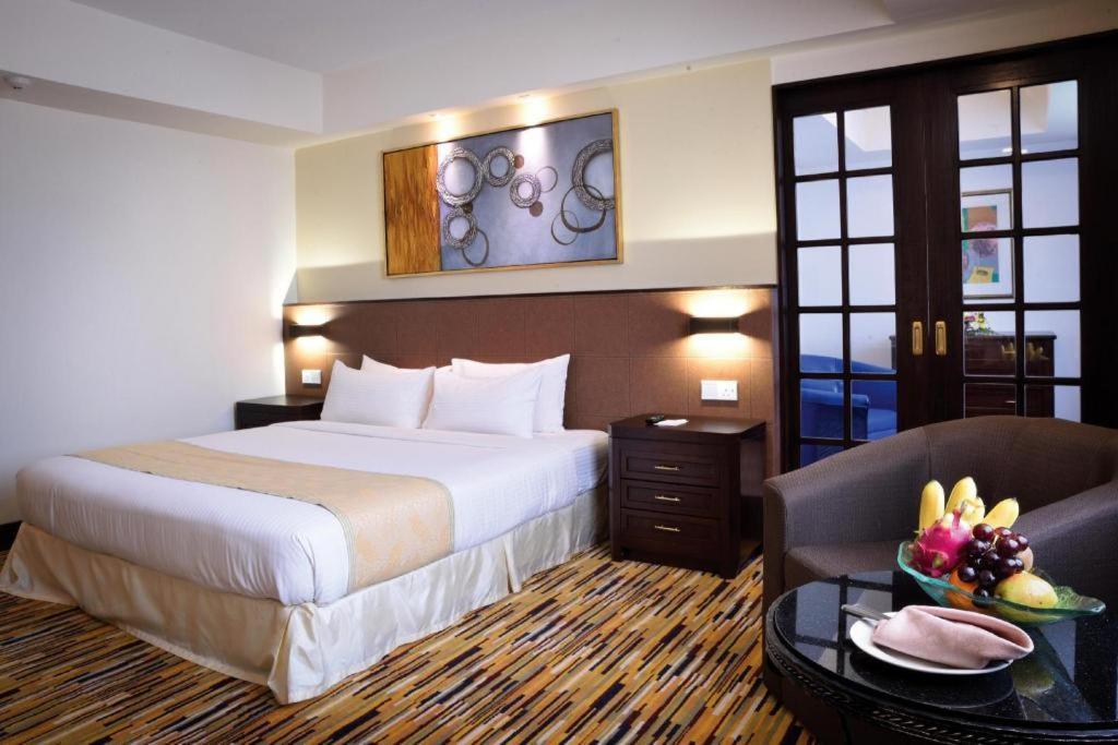 Hotel Royal Penang Джордж Таун Екстериор снимка