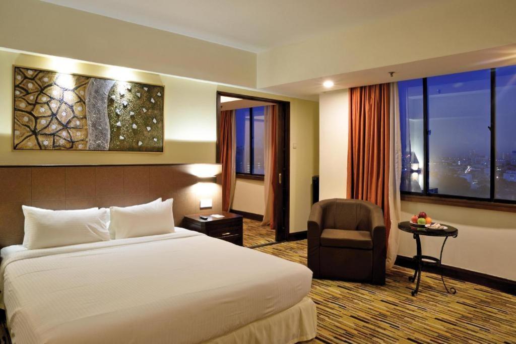Hotel Royal Penang Джордж Таун Екстериор снимка