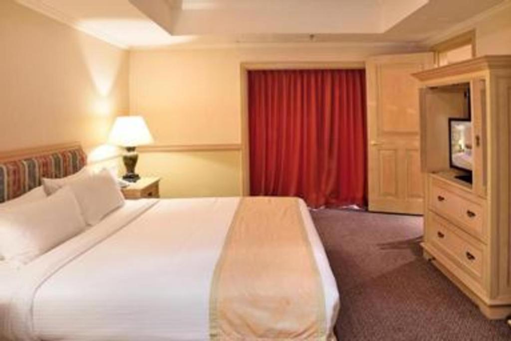 Hotel Royal Penang Джордж Таун Екстериор снимка