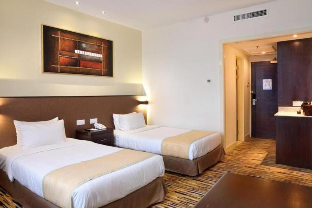 Hotel Royal Penang Джордж Таун Екстериор снимка
